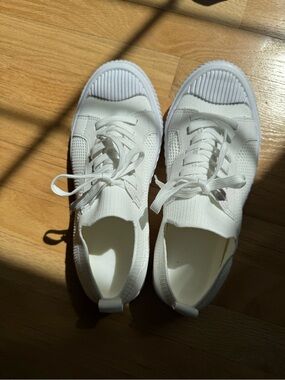 Classic White Laced Women's Sneakers, Slip On, Breathable, Size 40 / 9